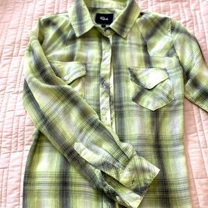 Rails button down top.